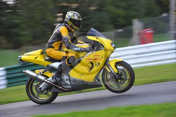 Motorcycle action photographs;cadwell;cadwell park photographs;event digital images;eventdigitalimages;motor racing louth lincolnshire;no limits trackday;peter wileman photography;trackday;trackday digital images;trackday photos