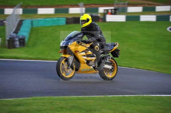 Motorcycle action photographs;cadwell;cadwell park photographs;event digital images;eventdigitalimages;motor racing louth lincolnshire;no limits trackday;peter wileman photography;trackday;trackday digital images;trackday photos