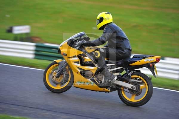 Motorcycle action photographs;cadwell;cadwell park photographs;event digital images;eventdigitalimages;motor racing louth lincolnshire;no limits trackday;peter wileman photography;trackday;trackday digital images;trackday photos