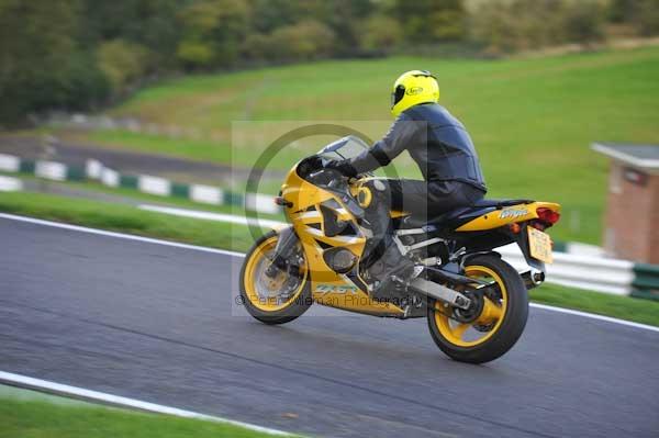 Motorcycle action photographs;cadwell;cadwell park photographs;event digital images;eventdigitalimages;motor racing louth lincolnshire;no limits trackday;peter wileman photography;trackday;trackday digital images;trackday photos