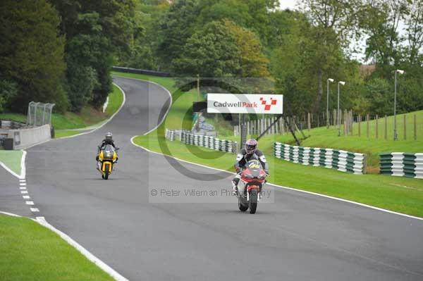 Motorcycle action photographs;cadwell;cadwell park photographs;event digital images;eventdigitalimages;motor racing louth lincolnshire;no limits trackday;peter wileman photography;trackday;trackday digital images;trackday photos