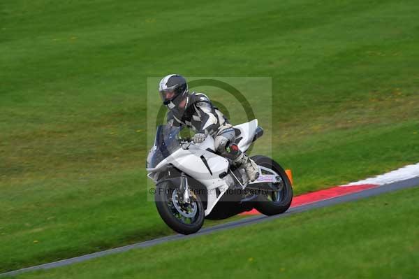 Motorcycle action photographs;cadwell;cadwell park photographs;event digital images;eventdigitalimages;motor racing louth lincolnshire;no limits trackday;peter wileman photography;trackday;trackday digital images;trackday photos