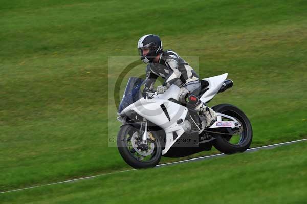 Motorcycle action photographs;cadwell;cadwell park photographs;event digital images;eventdigitalimages;motor racing louth lincolnshire;no limits trackday;peter wileman photography;trackday;trackday digital images;trackday photos