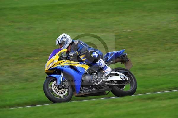 Motorcycle action photographs;cadwell;cadwell park photographs;event digital images;eventdigitalimages;motor racing louth lincolnshire;no limits trackday;peter wileman photography;trackday;trackday digital images;trackday photos