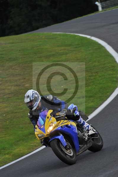 Motorcycle action photographs;cadwell;cadwell park photographs;event digital images;eventdigitalimages;motor racing louth lincolnshire;no limits trackday;peter wileman photography;trackday;trackday digital images;trackday photos