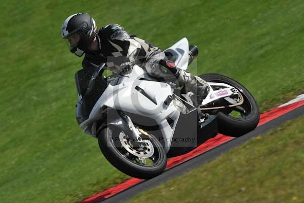 Motorcycle action photographs;cadwell;cadwell park photographs;event digital images;eventdigitalimages;motor racing louth lincolnshire;no limits trackday;peter wileman photography;trackday;trackday digital images;trackday photos