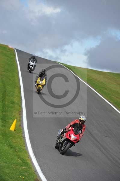 Motorcycle action photographs;cadwell;cadwell park photographs;event digital images;eventdigitalimages;motor racing louth lincolnshire;no limits trackday;peter wileman photography;trackday;trackday digital images;trackday photos