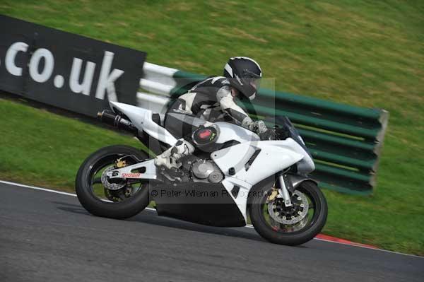 Motorcycle action photographs;cadwell;cadwell park photographs;event digital images;eventdigitalimages;motor racing louth lincolnshire;no limits trackday;peter wileman photography;trackday;trackday digital images;trackday photos