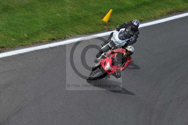 Motorcycle action photographs;cadwell;cadwell park photographs;event digital images;eventdigitalimages;motor racing louth lincolnshire;no limits trackday;peter wileman photography;trackday;trackday digital images;trackday photos