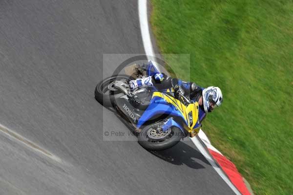 Motorcycle action photographs;cadwell;cadwell park photographs;event digital images;eventdigitalimages;motor racing louth lincolnshire;no limits trackday;peter wileman photography;trackday;trackday digital images;trackday photos