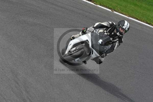 Motorcycle action photographs;cadwell;cadwell park photographs;event digital images;eventdigitalimages;motor racing louth lincolnshire;no limits trackday;peter wileman photography;trackday;trackday digital images;trackday photos