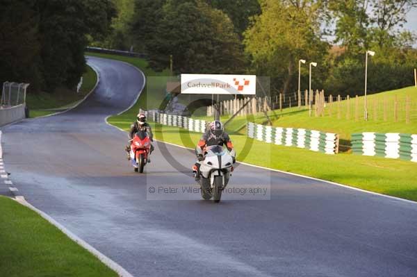 Motorcycle action photographs;cadwell;cadwell park photographs;event digital images;eventdigitalimages;motor racing louth lincolnshire;no limits trackday;peter wileman photography;trackday;trackday digital images;trackday photos