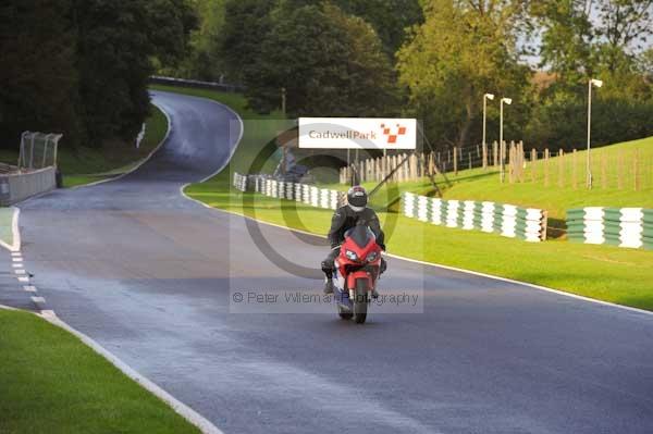 Motorcycle action photographs;cadwell;cadwell park photographs;event digital images;eventdigitalimages;motor racing louth lincolnshire;no limits trackday;peter wileman photography;trackday;trackday digital images;trackday photos