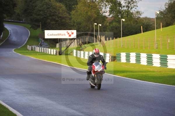 Motorcycle action photographs;cadwell;cadwell park photographs;event digital images;eventdigitalimages;motor racing louth lincolnshire;no limits trackday;peter wileman photography;trackday;trackday digital images;trackday photos