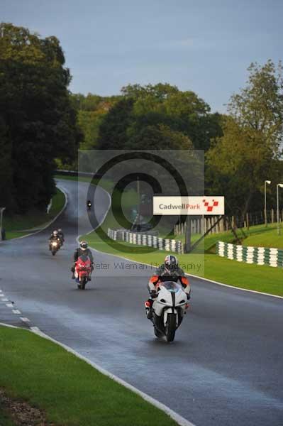 Motorcycle action photographs;cadwell;cadwell park photographs;event digital images;eventdigitalimages;motor racing louth lincolnshire;no limits trackday;peter wileman photography;trackday;trackday digital images;trackday photos