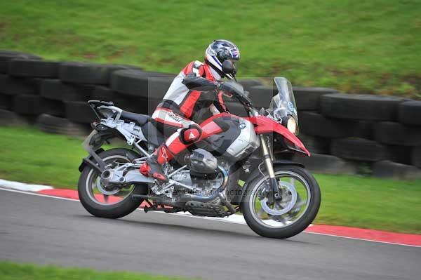 Motorcycle action photographs;cadwell;cadwell park photographs;event digital images;eventdigitalimages;motor racing louth lincolnshire;no limits trackday;peter wileman photography;trackday;trackday digital images;trackday photos