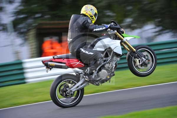 Motorcycle action photographs;cadwell;cadwell park photographs;event digital images;eventdigitalimages;motor racing louth lincolnshire;no limits trackday;peter wileman photography;trackday;trackday digital images;trackday photos