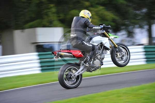 Motorcycle action photographs;cadwell;cadwell park photographs;event digital images;eventdigitalimages;motor racing louth lincolnshire;no limits trackday;peter wileman photography;trackday;trackday digital images;trackday photos