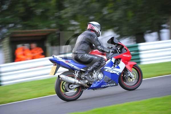 Motorcycle action photographs;cadwell;cadwell park photographs;event digital images;eventdigitalimages;motor racing louth lincolnshire;no limits trackday;peter wileman photography;trackday;trackday digital images;trackday photos