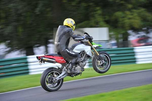 Motorcycle action photographs;cadwell;cadwell park photographs;event digital images;eventdigitalimages;motor racing louth lincolnshire;no limits trackday;peter wileman photography;trackday;trackday digital images;trackday photos