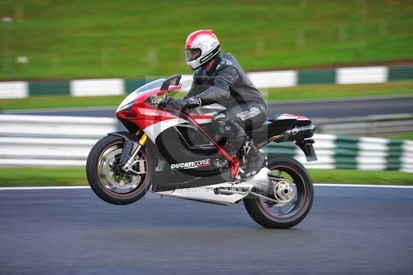 Motorcycle action photographs;cadwell;cadwell park photographs;event digital images;eventdigitalimages;motor racing louth lincolnshire;no limits trackday;peter wileman photography;trackday;trackday digital images;trackday photos