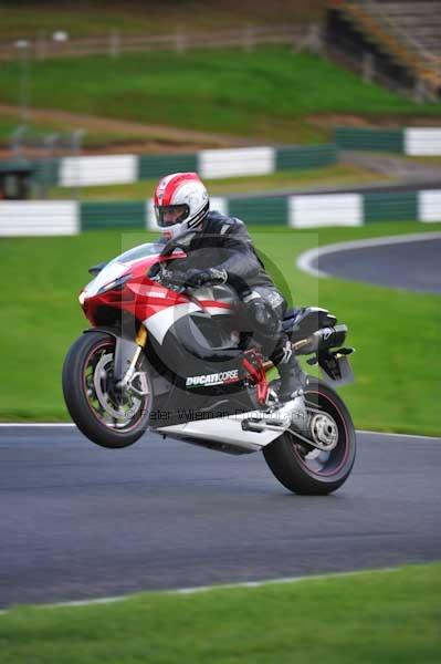 Motorcycle action photographs;cadwell;cadwell park photographs;event digital images;eventdigitalimages;motor racing louth lincolnshire;no limits trackday;peter wileman photography;trackday;trackday digital images;trackday photos