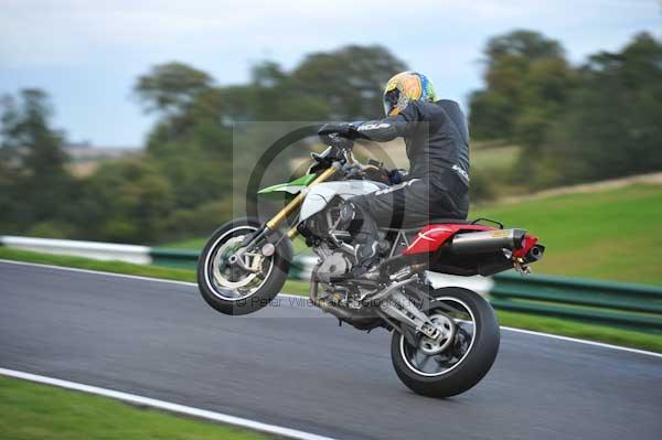 Motorcycle action photographs;cadwell;cadwell park photographs;event digital images;eventdigitalimages;motor racing louth lincolnshire;no limits trackday;peter wileman photography;trackday;trackday digital images;trackday photos