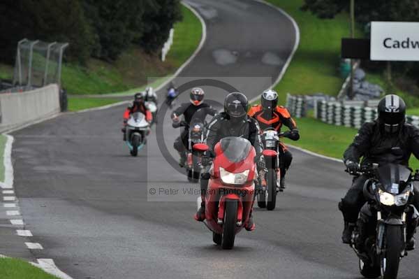 Motorcycle action photographs;cadwell;cadwell park photographs;event digital images;eventdigitalimages;motor racing louth lincolnshire;no limits trackday;peter wileman photography;trackday;trackday digital images;trackday photos