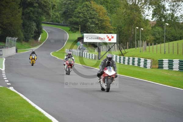 Motorcycle action photographs;cadwell;cadwell park photographs;event digital images;eventdigitalimages;motor racing louth lincolnshire;no limits trackday;peter wileman photography;trackday;trackday digital images;trackday photos