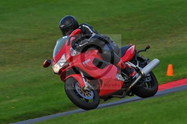 Motorcycle action photographs;cadwell;cadwell park photographs;event digital images;eventdigitalimages;motor racing louth lincolnshire;no limits trackday;peter wileman photography;trackday;trackday digital images;trackday photos