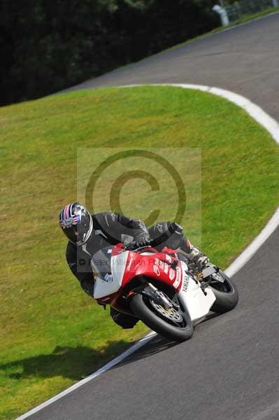 Motorcycle action photographs;cadwell;cadwell park photographs;event digital images;eventdigitalimages;motor racing louth lincolnshire;no limits trackday;peter wileman photography;trackday;trackday digital images;trackday photos