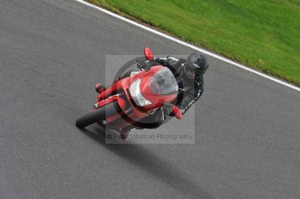 Motorcycle action photographs;cadwell;cadwell park photographs;event digital images;eventdigitalimages;motor racing louth lincolnshire;no limits trackday;peter wileman photography;trackday;trackday digital images;trackday photos