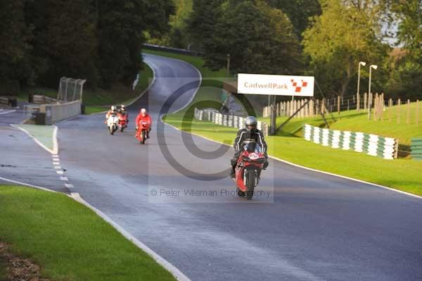 Motorcycle action photographs;cadwell;cadwell park photographs;event digital images;eventdigitalimages;motor racing louth lincolnshire;no limits trackday;peter wileman photography;trackday;trackday digital images;trackday photos