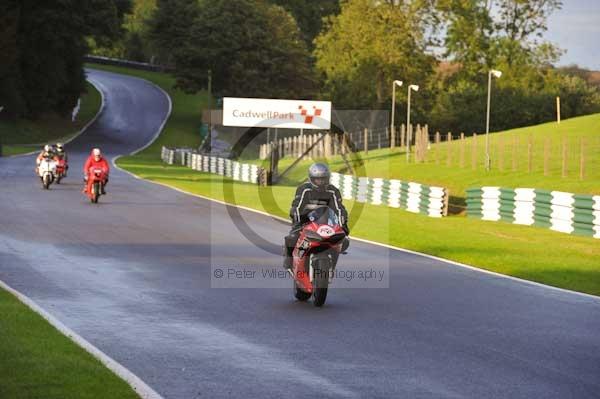 Motorcycle action photographs;cadwell;cadwell park photographs;event digital images;eventdigitalimages;motor racing louth lincolnshire;no limits trackday;peter wileman photography;trackday;trackday digital images;trackday photos