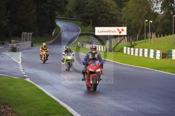 Motorcycle action photographs;cadwell;cadwell park photographs;event digital images;eventdigitalimages;motor racing louth lincolnshire;no limits trackday;peter wileman photography;trackday;trackday digital images;trackday photos