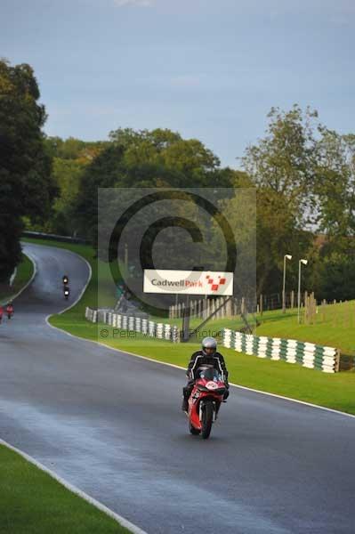 Motorcycle action photographs;cadwell;cadwell park photographs;event digital images;eventdigitalimages;motor racing louth lincolnshire;no limits trackday;peter wileman photography;trackday;trackday digital images;trackday photos