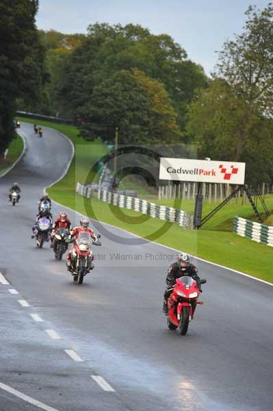 Motorcycle action photographs;cadwell;cadwell park photographs;event digital images;eventdigitalimages;motor racing louth lincolnshire;no limits trackday;peter wileman photography;trackday;trackday digital images;trackday photos