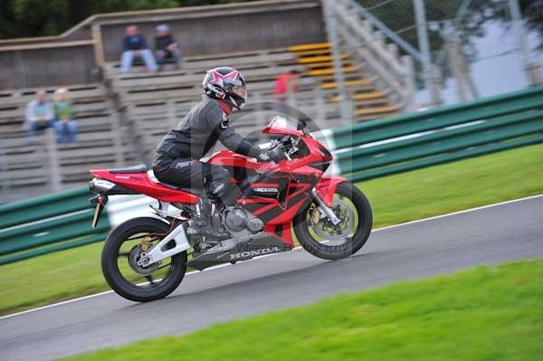 Motorcycle action photographs;cadwell;cadwell park photographs;event digital images;eventdigitalimages;motor racing louth lincolnshire;no limits trackday;peter wileman photography;trackday;trackday digital images;trackday photos