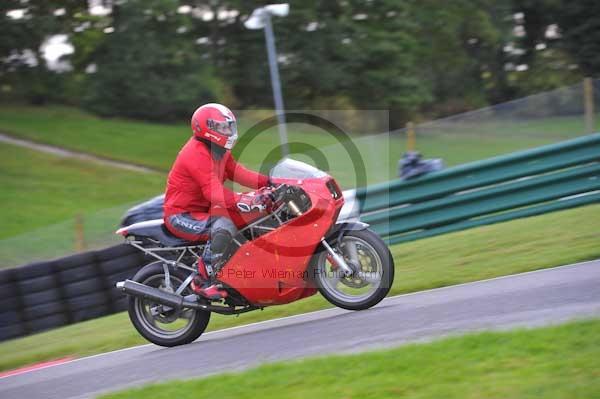 Motorcycle action photographs;cadwell;cadwell park photographs;event digital images;eventdigitalimages;motor racing louth lincolnshire;no limits trackday;peter wileman photography;trackday;trackday digital images;trackday photos