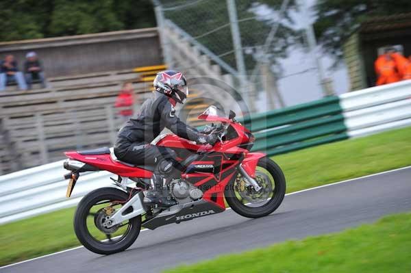 Motorcycle action photographs;cadwell;cadwell park photographs;event digital images;eventdigitalimages;motor racing louth lincolnshire;no limits trackday;peter wileman photography;trackday;trackday digital images;trackday photos