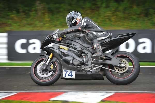 Motorcycle action photographs;cadwell;cadwell park photographs;event digital images;eventdigitalimages;motor racing louth lincolnshire;no limits trackday;peter wileman photography;trackday;trackday digital images;trackday photos