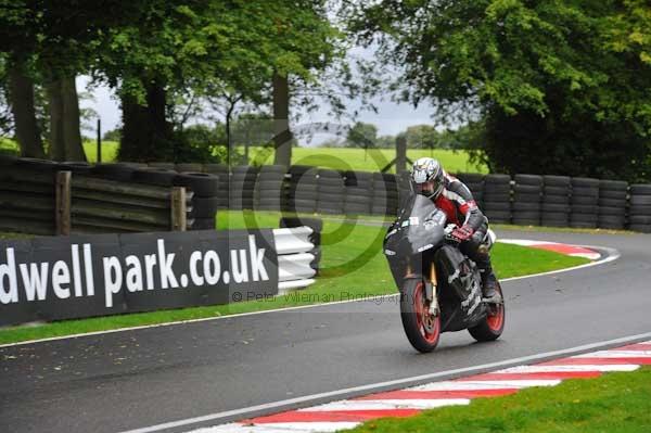 Motorcycle action photographs;cadwell;cadwell park photographs;event digital images;eventdigitalimages;motor racing louth lincolnshire;no limits trackday;peter wileman photography;trackday;trackday digital images;trackday photos