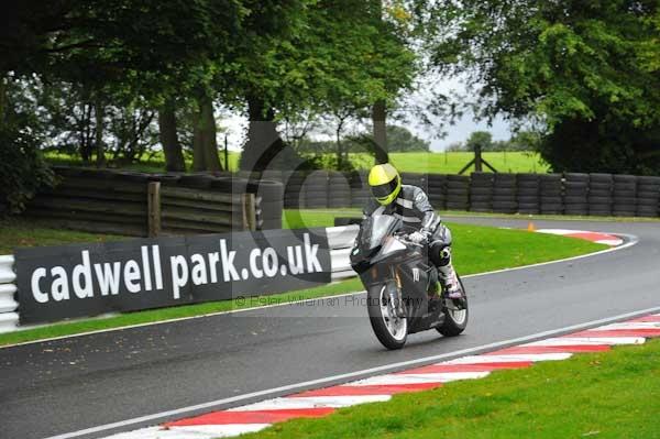 Motorcycle action photographs;cadwell;cadwell park photographs;event digital images;eventdigitalimages;motor racing louth lincolnshire;no limits trackday;peter wileman photography;trackday;trackday digital images;trackday photos