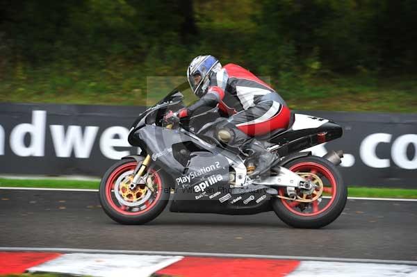 Motorcycle action photographs;cadwell;cadwell park photographs;event digital images;eventdigitalimages;motor racing louth lincolnshire;no limits trackday;peter wileman photography;trackday;trackday digital images;trackday photos