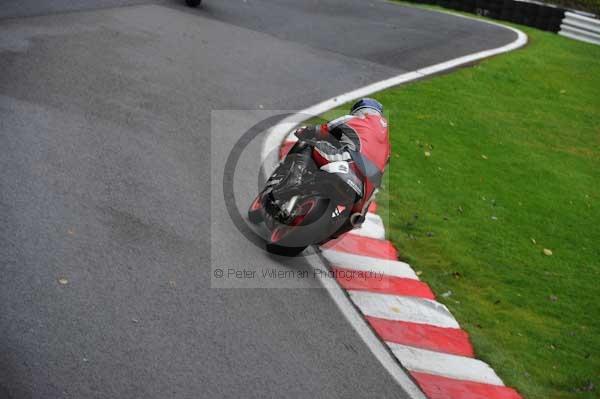 Motorcycle action photographs;cadwell;cadwell park photographs;event digital images;eventdigitalimages;motor racing louth lincolnshire;no limits trackday;peter wileman photography;trackday;trackday digital images;trackday photos