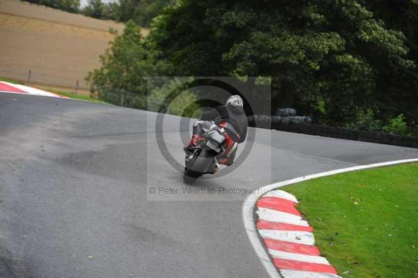 Motorcycle action photographs;cadwell;cadwell park photographs;event digital images;eventdigitalimages;motor racing louth lincolnshire;no limits trackday;peter wileman photography;trackday;trackday digital images;trackday photos