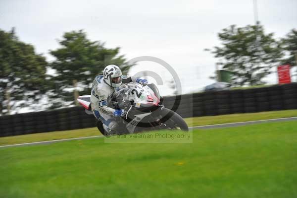 Motorcycle action photographs;cadwell;cadwell park photographs;event digital images;eventdigitalimages;motor racing louth lincolnshire;no limits trackday;peter wileman photography;trackday;trackday digital images;trackday photos