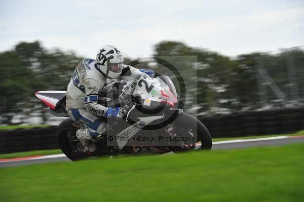 Motorcycle action photographs;cadwell;cadwell park photographs;event digital images;eventdigitalimages;motor racing louth lincolnshire;no limits trackday;peter wileman photography;trackday;trackday digital images;trackday photos