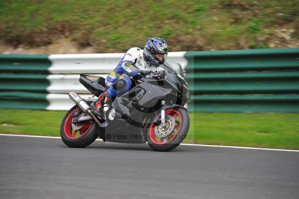 Motorcycle action photographs;cadwell;cadwell park photographs;event digital images;eventdigitalimages;motor racing louth lincolnshire;no limits trackday;peter wileman photography;trackday;trackday digital images;trackday photos