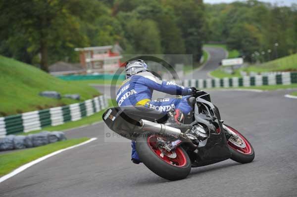 Motorcycle action photographs;cadwell;cadwell park photographs;event digital images;eventdigitalimages;motor racing louth lincolnshire;no limits trackday;peter wileman photography;trackday;trackday digital images;trackday photos